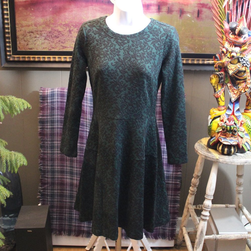 loft emerald green dress | Dresses | Ann Taylor Loft Leaf Jacquard Midi Size 2 Crafted from a soft Color:Bronze long sleeve emerald green dress PROMO_201805 🧡💜ITS BACK! BLUE CHEESE